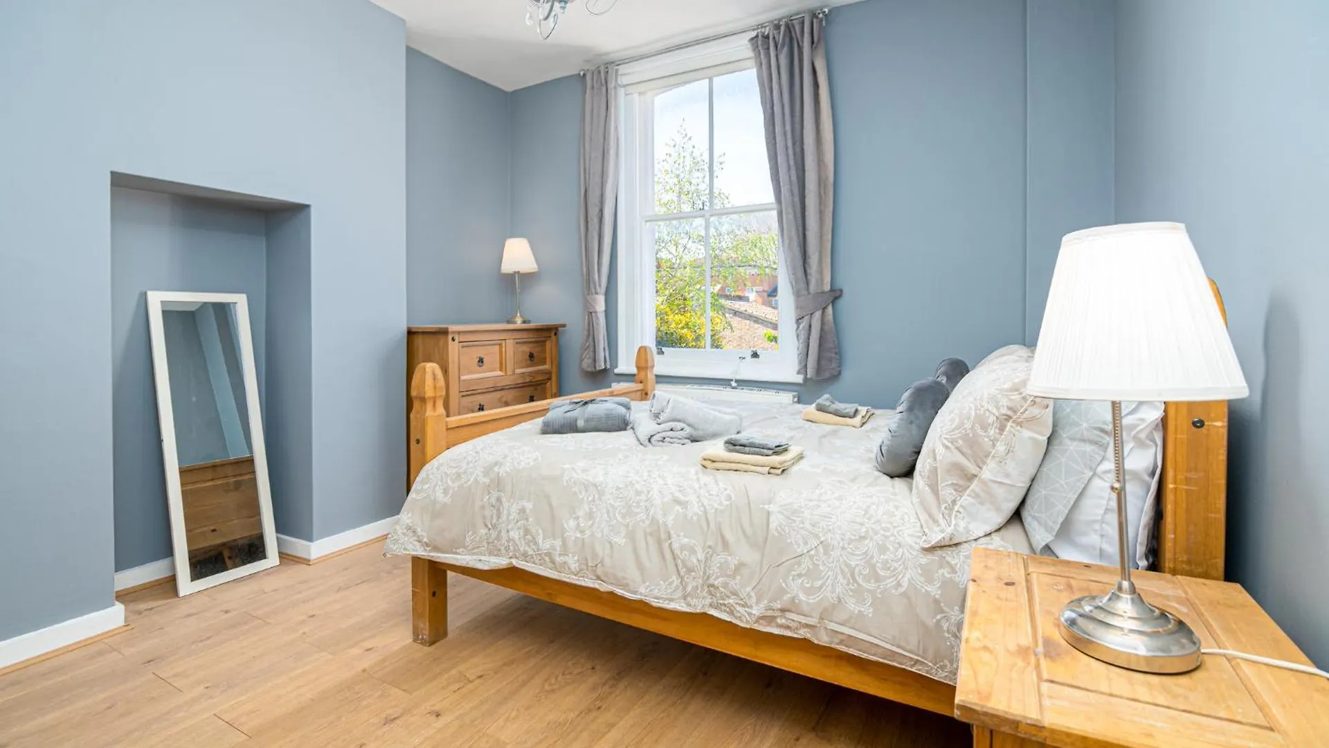 Lovely House Refurbished London Guest house
