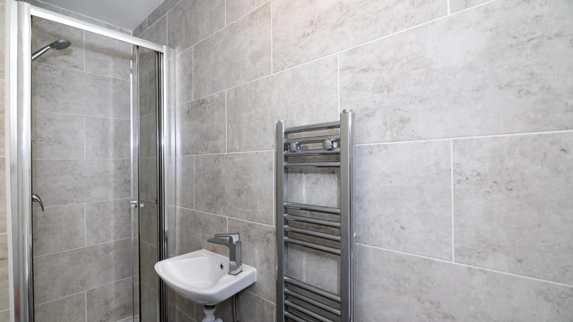 Lovely House Refurbished London Guest house
